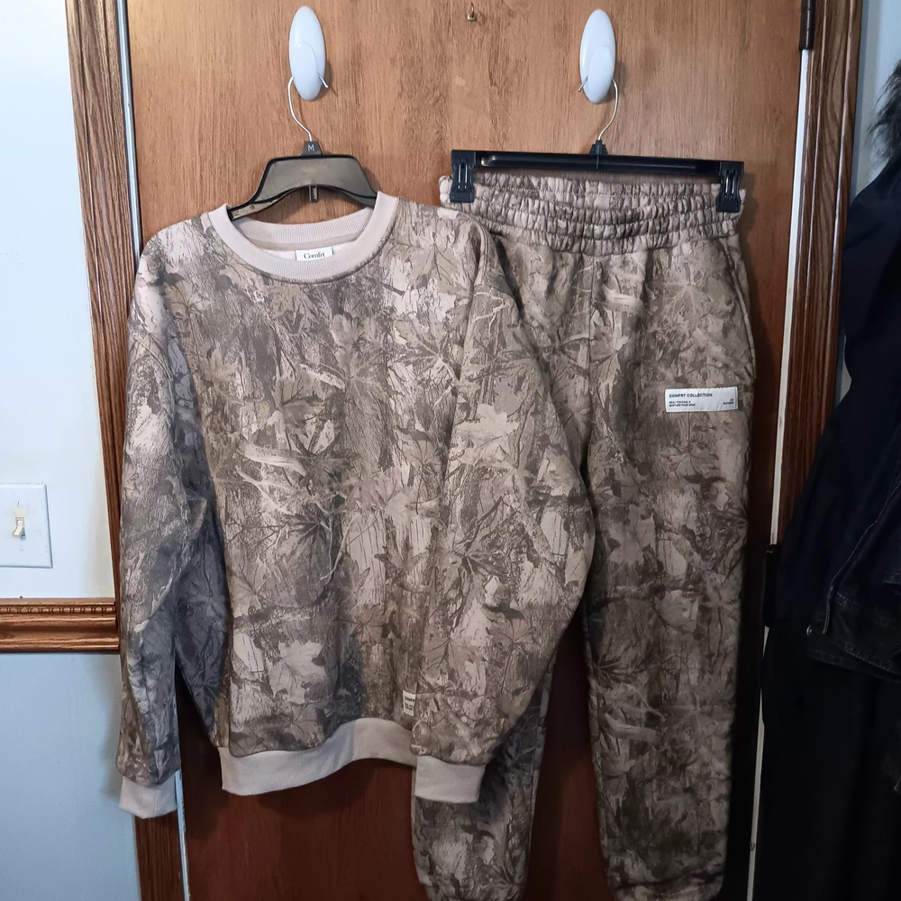 Comfrt Camouflage Sweatshirt and Joggers Set